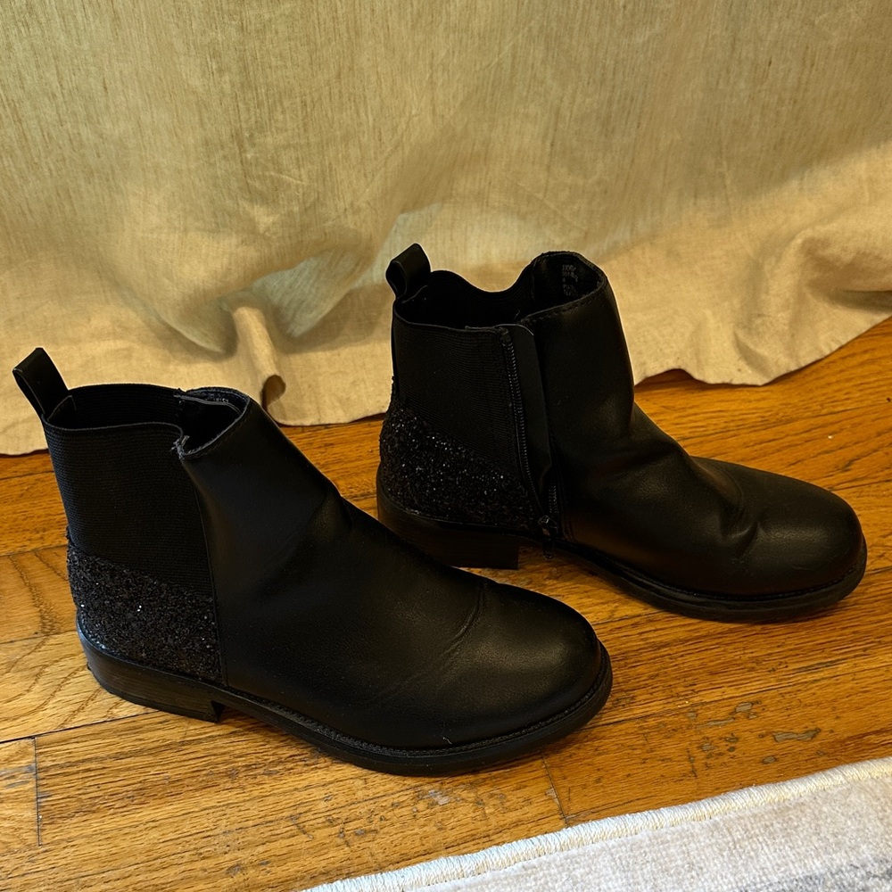 Steve Madden Kids Black Glitter Ankle Boots